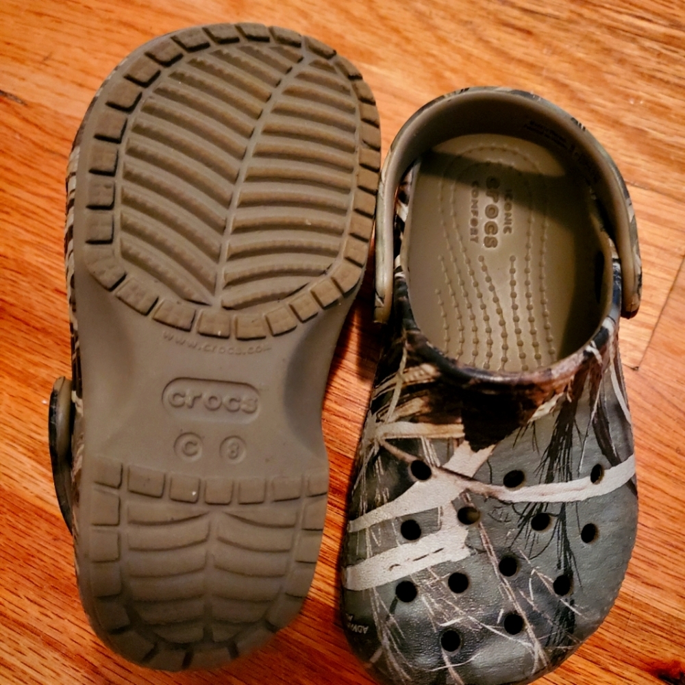 Camo Crocs, boys size 8c